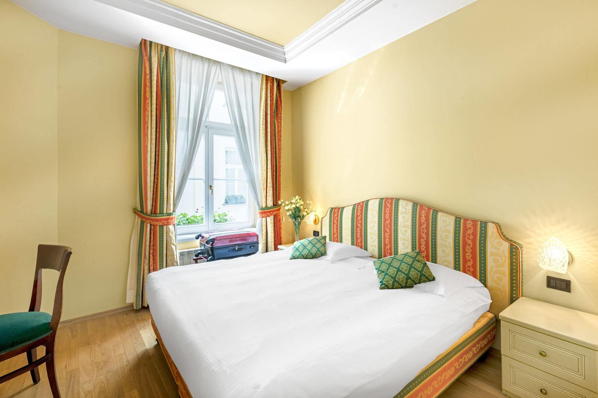 Residence St. Andrew'S Palace Varsovia Exterior foto